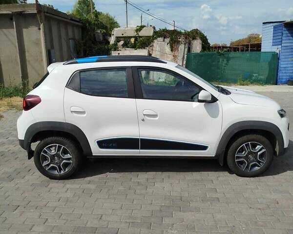 Белый Рено City K-ZE, объемом двигателя 0 л и пробегом 38 тыс. км за 11500 $, фото 1 на Automoto.ua