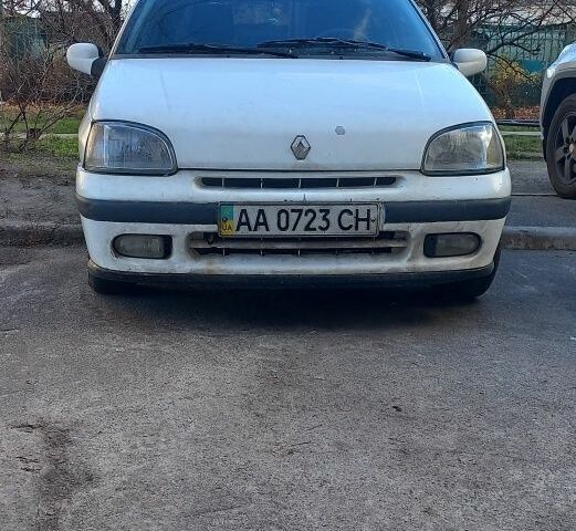 Белый Рено Клио, объемом двигателя 1.2 л и пробегом 312 тыс. км за 594 $, фото 1 на Automoto.ua