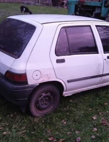 Рено Клио 1992 в Коростене на Automoto.ua Белый Рено Клио, объемом двигателя 1.2 л и пробегом 250 тыс. км за 715 $, фото 1 на Automoto.ua