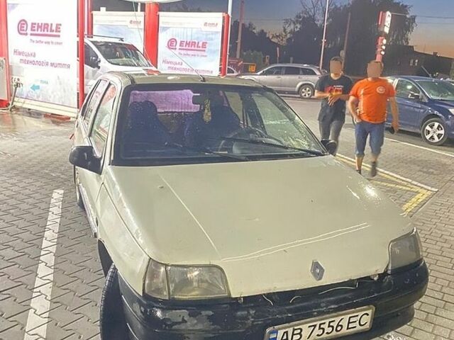 Белый Рено Клио, объемом двигателя 1.9 л и пробегом 178 тыс. км за 750 $, фото 1 на Automoto.ua