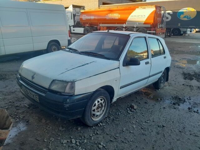 Рено Клио 1994 в Ровно на Automoto.ua Белый Рено Клио, объемом двигателя 0 л и пробегом 300 тыс. км за 500 $, фото 1 на Automoto.ua