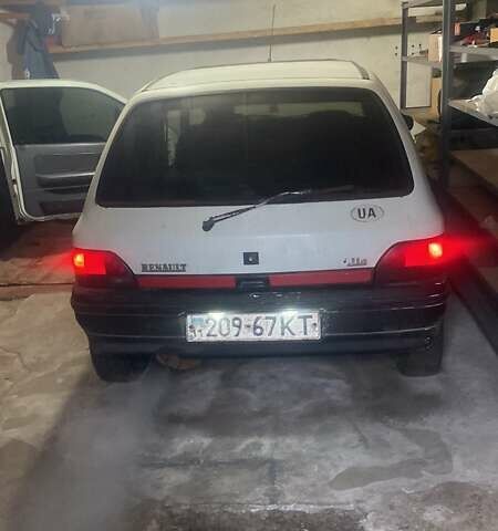 Білий Рено Кліо, об'ємом двигуна 0 л та пробігом 300 тис. км за 900 $, фото 1 на Automoto.ua
