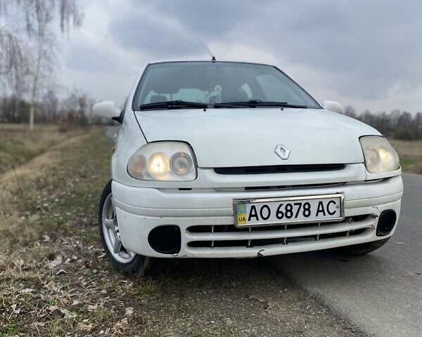Белый Рено Клио, объемом двигателя 1.9 л и пробегом 230 тыс. км за 1699 $, фото 1 на Automoto.ua