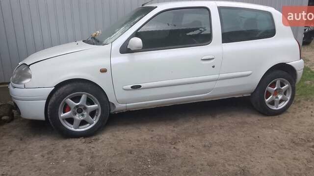 Белый Рено Клио, объемом двигателя 1.9 л и пробегом 230 тыс. км за 1500 $, фото 1 на Automoto.ua