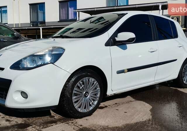 Білий Рено Кліо, об'ємом двигуна 1.46 л та пробігом 310 тис. км за 4700 $, фото 1 на Automoto.ua