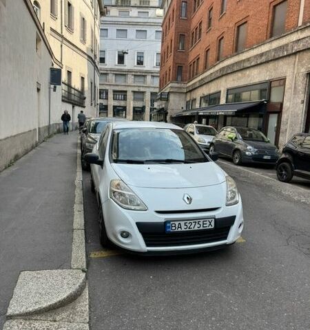 Білий Рено Кліо, об'ємом двигуна 1.5 л та пробігом 237 тис. км за 3483 $, фото 1 на Automoto.ua