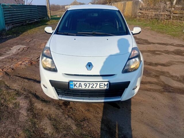 Білий Рено Кліо, об'ємом двигуна 1.5 л та пробігом 300 тис. км за 4250 $, фото 1 на Automoto.ua
