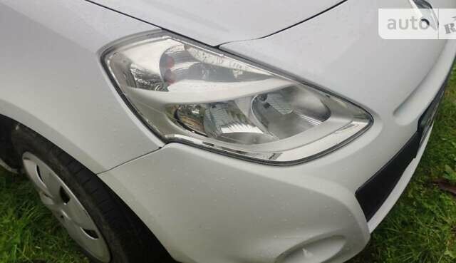 Білий Рено Кліо, об'ємом двигуна 1.5 л та пробігом 200 тис. км за 3000 $, фото 1 на Automoto.ua