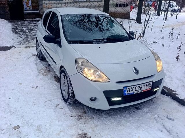 Білий Рено Кліо, об'ємом двигуна 1.5 л та пробігом 24500 тис. км за 5000 $, фото 1 на Automoto.ua