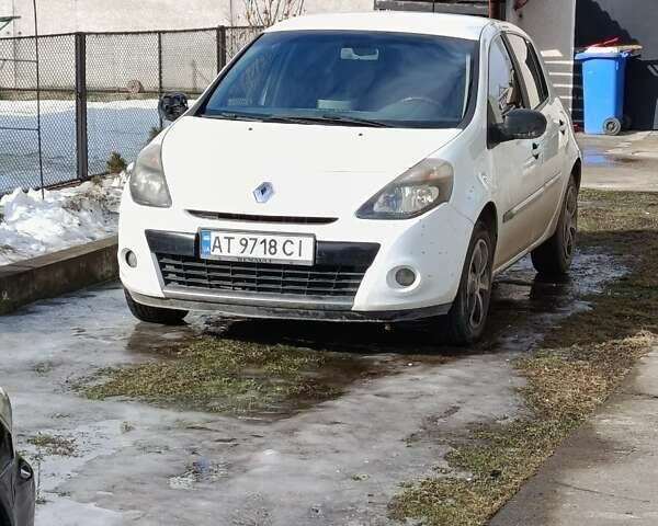 Белый Рено Клио, объемом двигателя 1.46 л и пробегом 280 тыс. км за 4800 $, фото 1 на Automoto.ua