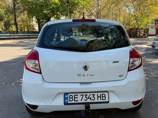 Білий Рено Кліо, об'ємом двигуна 1.5 л та пробігом 295 тис. км за 5100 $, фото 1 на Automoto.ua