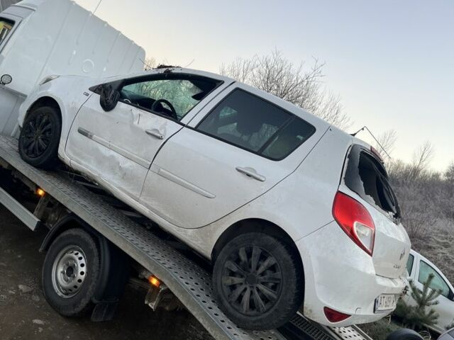 Белый Рено Клио, объемом двигателя 1.1 л и пробегом 290 тыс. км за 1700 $, фото 1 на Automoto.ua