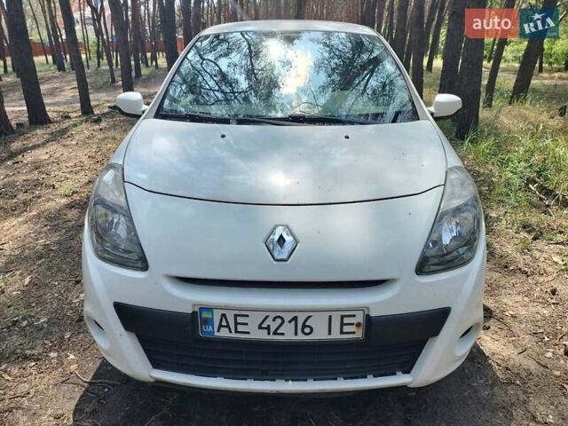 Білий Рено Кліо, об'ємом двигуна 1.5 л та пробігом 215 тис. км за 4800 $, фото 1 на Automoto.ua