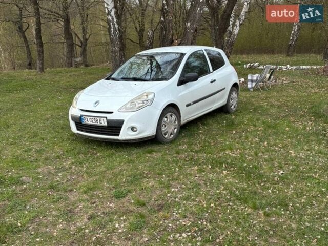 Белый Рено Клио, объемом двигателя 1.46 л и пробегом 310 тыс. км за 4350 $, фото 1 на Automoto.ua