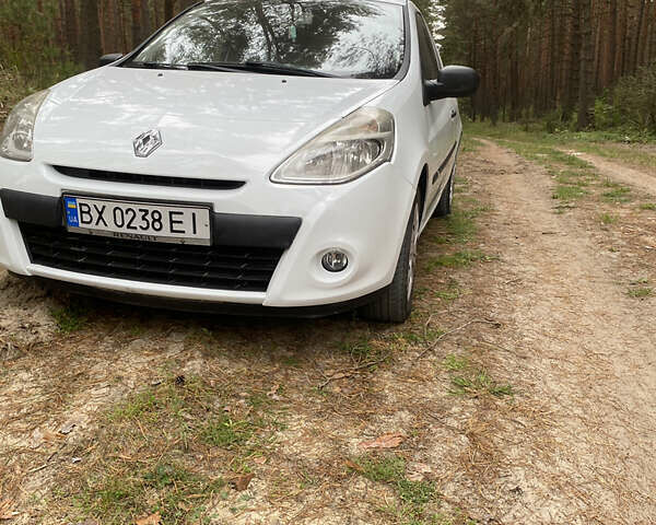 Білий Рено Кліо, об'ємом двигуна 1.46 л та пробігом 310 тис. км за 4700 $, фото 1 на Automoto.ua