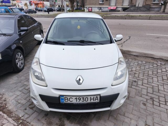 Белый Рено Клио, объемом двигателя 1.5 л и пробегом 350 тыс. км за 4700 $, фото 1 на Automoto.ua