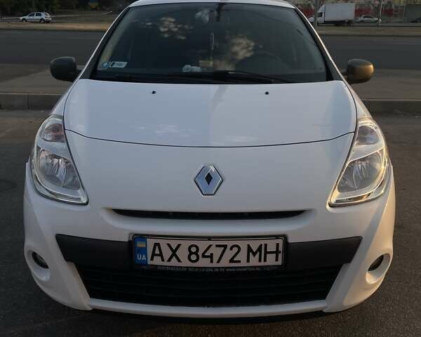 Білий Рено Кліо, об'ємом двигуна 1.5 л та пробігом 320 тис. км за 4500 $, фото 1 на Automoto.ua