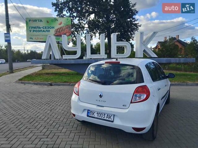 Білий Рено Кліо, об'ємом двигуна 1.46 л та пробігом 265 тис. км за 5555 $, фото 1 на Automoto.ua