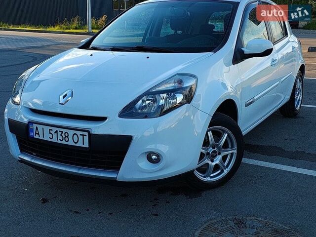 Білий Рено Кліо, об'ємом двигуна 1.2 л та пробігом 199 тис. км за 4500 $, фото 1 на Automoto.ua