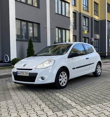 Білий Рено Кліо, об'ємом двигуна 1.5 л та пробігом 212 тис. км за 4999 $, фото 1 на Automoto.ua