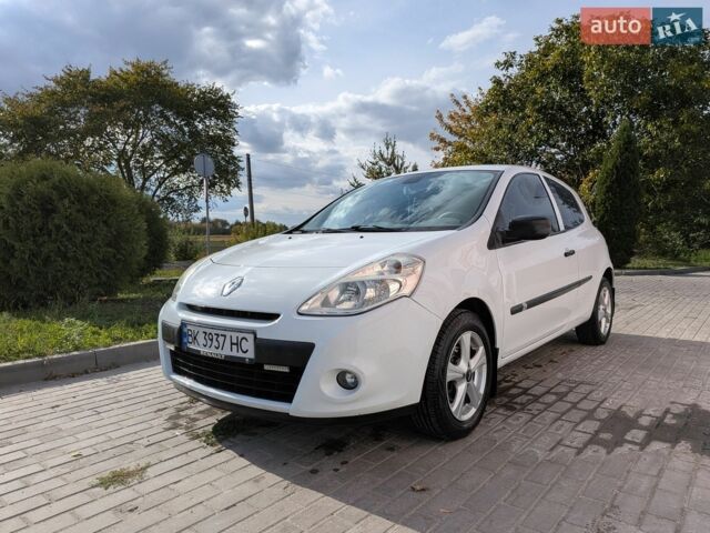 Белый Рено Клио, объемом двигателя 1.46 л и пробегом 226 тыс. км за 4900 $, фото 1 на Automoto.ua