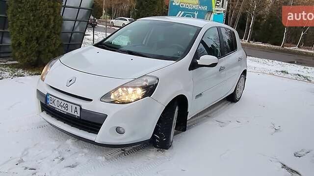 Білий Рено Кліо, об'ємом двигуна 1.46 л та пробігом 215 тис. км за 4600 $, фото 1 на Automoto.ua