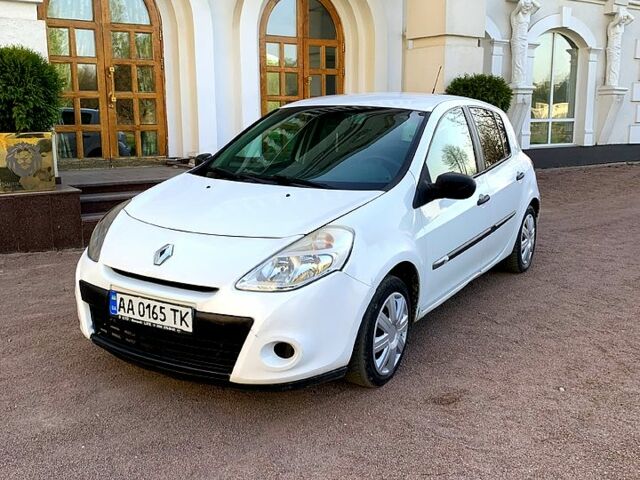 Білий Рено Кліо, об'ємом двигуна 1.5 л та пробігом 360 тис. км за 3920 $, фото 1 на Automoto.ua