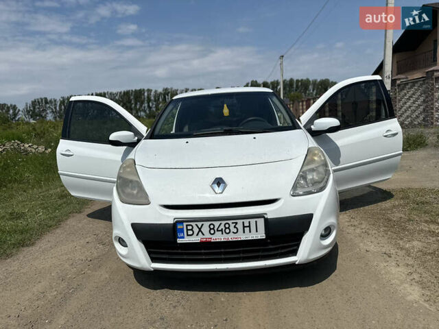 Белый Рено Клио, объемом двигателя 1.46 л и пробегом 135 тыс. км за 5000 $, фото 1 на Automoto.ua