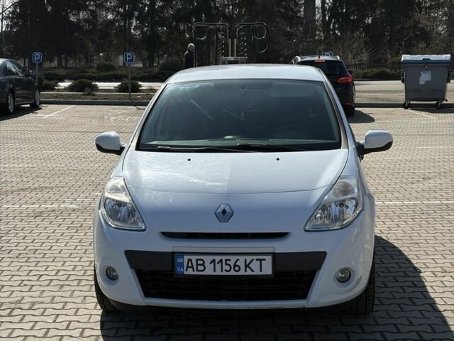 Белый Рено Клио, объемом двигателя 1.1 л и пробегом 244 тыс. км за 6100 $, фото 1 на Automoto.ua