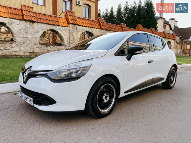 Білий Рено Кліо, об'ємом двигуна 1.46 л та пробігом 227 тис. км за 6800 $, фото 1 на Automoto.ua