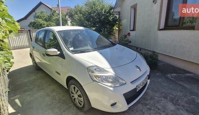 Рено Клио 2013 в Тернополе на Automoto.ua Белый Рено Клио, объемом двигателя 1.5 л и пробегом 214 тыс. км за 5000 $, фото 1 на Automoto.ua