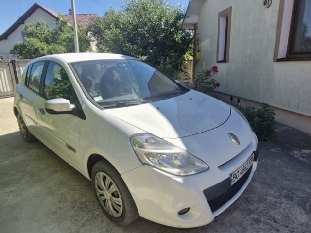 Білий Рено Кліо, об'ємом двигуна 1.5 л та пробігом 222 тис. км за 5000 $, фото 1 на Automoto.ua