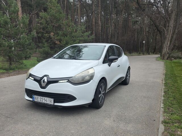 Белый Рено Клио, объемом двигателя 1.5 л и пробегом 292 тыс. км за 5500 $, фото 1 на Automoto.ua