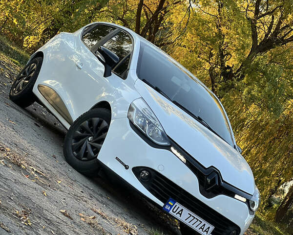 Білий Рено Кліо, об'ємом двигуна 1.46 л та пробігом 220 тис. км за 7000 $, фото 1 на Automoto.ua