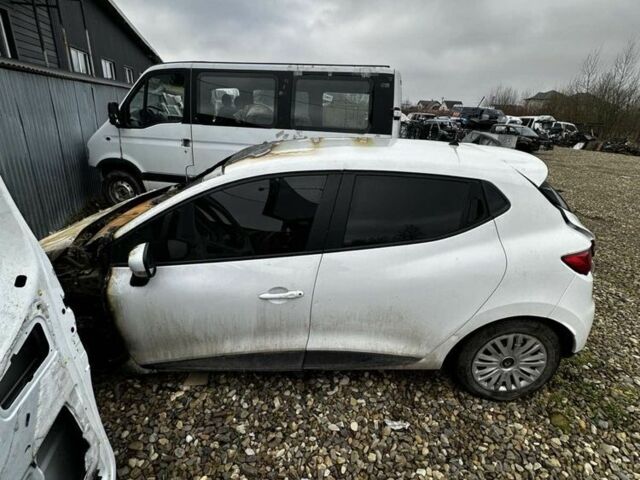 Белый Рено Клио, объемом двигателя 1.5 л и пробегом 230 тыс. км за 1100 $, фото 1 на Automoto.ua