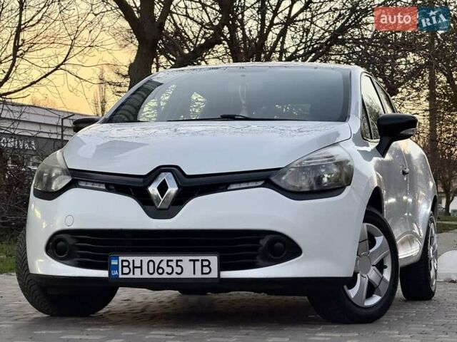 Белый Рено Клио, объемом двигателя 1.5 л и пробегом 220 тыс. км за 5999 $, фото 1 на Automoto.ua