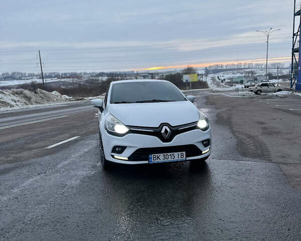 Белый Рено Клио, объемом двигателя 1.5 л и пробегом 179 тыс. км за 8950 $, фото 1 на Automoto.ua
