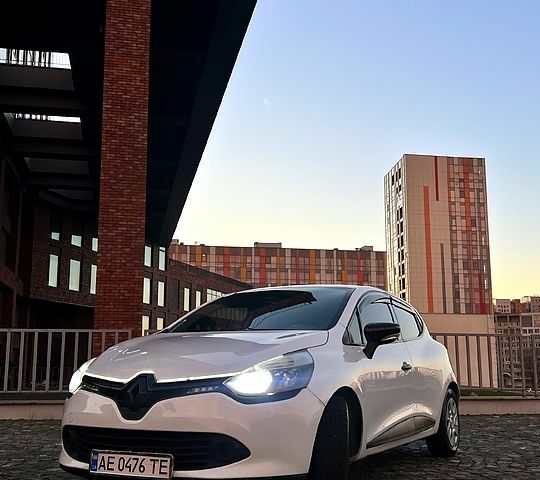Білий Рено Кліо, об'ємом двигуна 1.5 л та пробігом 229 тис. км за 8500 $, фото 1 на Automoto.ua