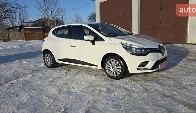 Белый Рено Клио, объемом двигателя 1.5 л и пробегом 162 тыс. км за 10400 $, фото 1 на Automoto.ua
