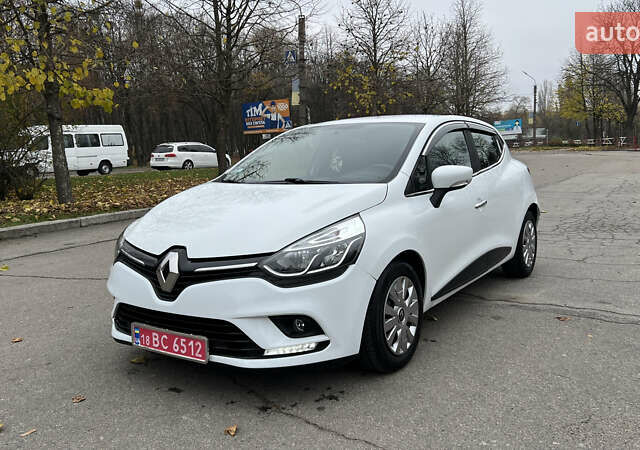 Белый Рено Клио, объемом двигателя 1.5 л и пробегом 149 тыс. км за 10300 $, фото 1 на Automoto.ua