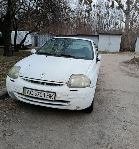 Белый Рено Клио, объемом двигателя 1.4 л и пробегом 860 тыс. км за 1100 $, фото 1 на Automoto.ua