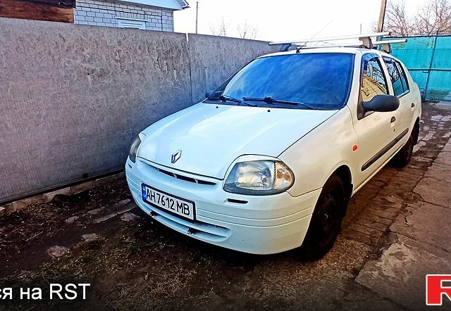Белый Рено Клио, объемом двигателя 14 л и пробегом 290 тыс. км за 2000 $, фото 1 на Automoto.ua