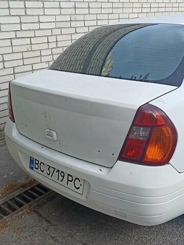 Белый Рено Клио, объемом двигателя 1.4 л и пробегом 260 тыс. км за 2800 $, фото 1 на Automoto.ua