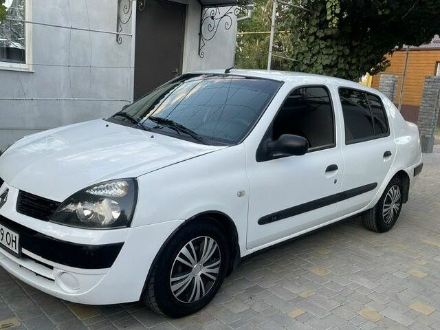 Белый Рено Клио, объемом двигателя 1.4 л и пробегом 200 тыс. км за 3200 $, фото 1 на Automoto.ua