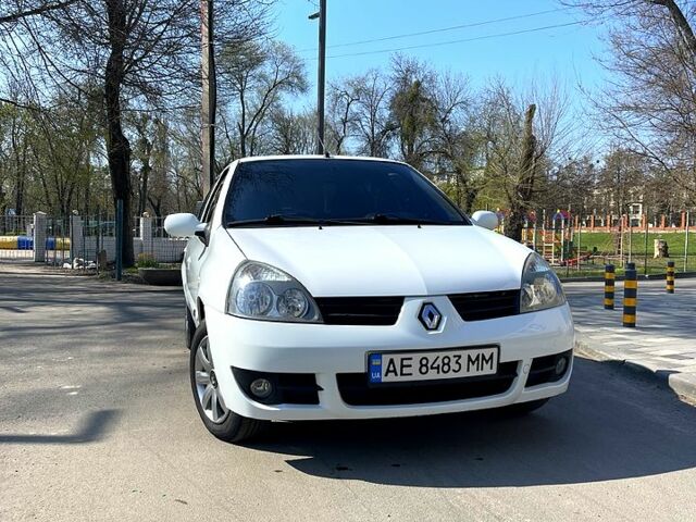 Белый Рено Клио, объемом двигателя 1.4 л и пробегом 66 тыс. км за 4700 $, фото 1 на Automoto.ua
