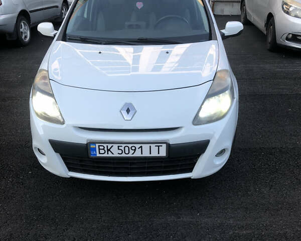 Білий Рено Кліо, об'ємом двигуна 1.5 л та пробігом 233 тис. км за 5300 $, фото 1 на Automoto.ua