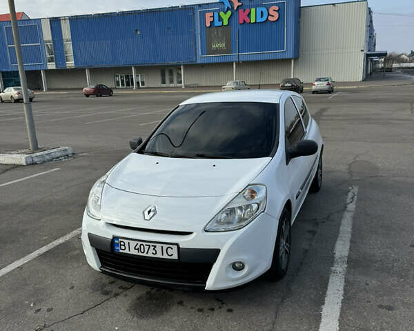 Білий Рено Кліо, об'ємом двигуна 1.9 л та пробігом 174 тис. км за 4150 $, фото 1 на Automoto.ua