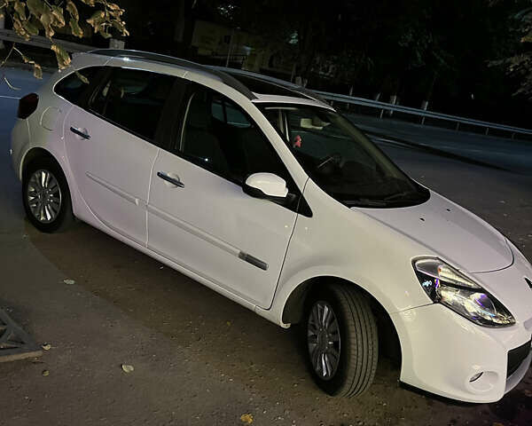 Белый Рено Клио, объемом двигателя 1.15 л и пробегом 143 тыс. км за 5200 $, фото 1 на Automoto.ua