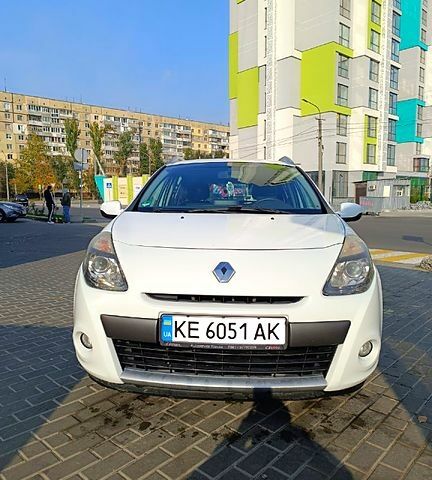 Белый Рено Клио, объемом двигателя 1.1 л и пробегом 270 тыс. км за 4450 $, фото 1 на Automoto.ua