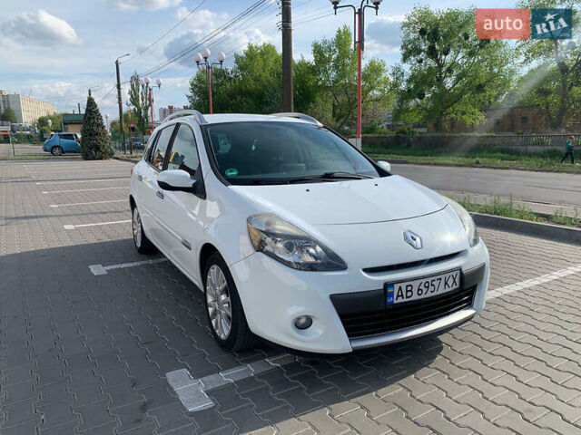 Білий Рено Кліо, об'ємом двигуна 1.15 л та пробігом 155 тис. км за 5200 $, фото 1 на Automoto.ua